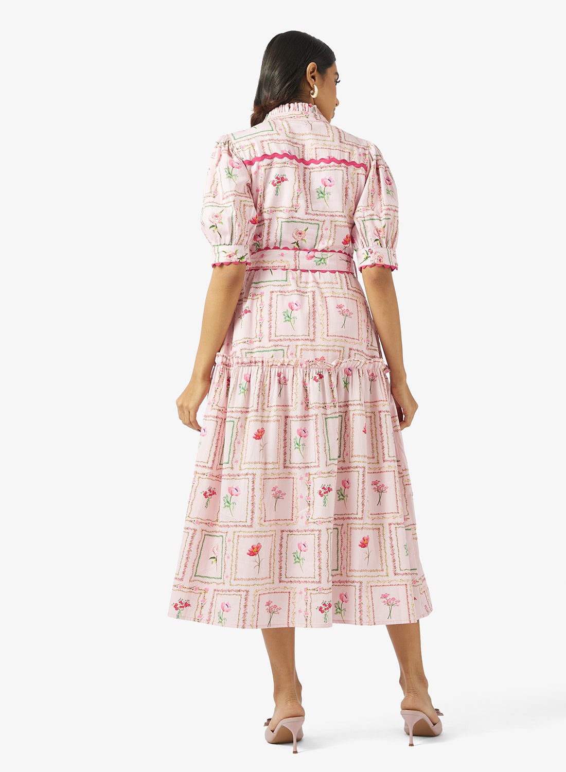 فستان ميدي بأزرار وتنورة متدرجة وحزام خصر